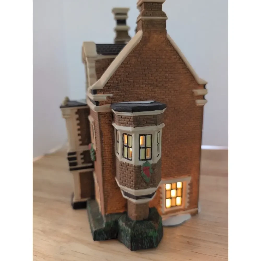 Department 56 “Dursley Manor” Dickens‎ Village Series 1995 Retired With Light.